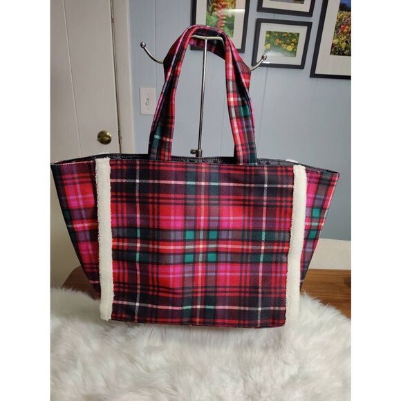 Victoria's Secret extra large red 100% polyester faux flannel and faux shearling - Picture 2 of 5